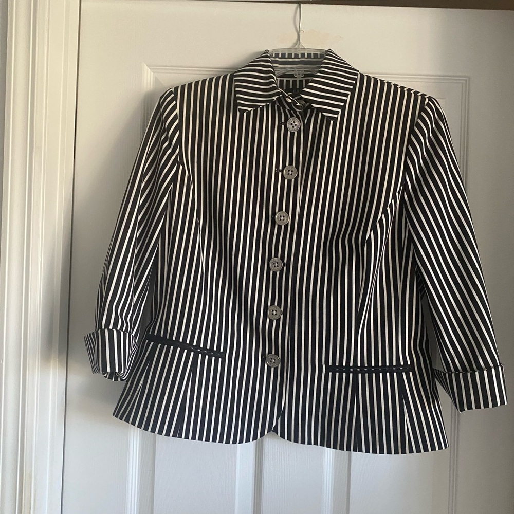 Chaps sz M, ladies jacket/blazer.  3/4 sleeves. EUC.  Black w/ white stripes.